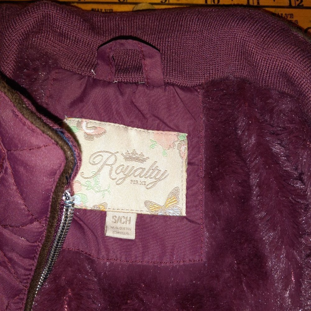 Royalty Faux Fur Vest - Picture 2 of 3